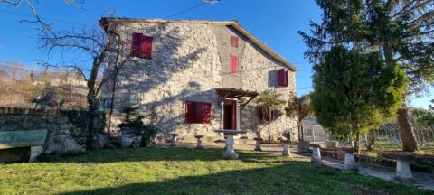 Casa abbinata da RISTRUTTURARE con ampio giardino a Ponte Santa Maria Maddalena