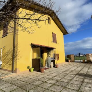 Casa completamente indipendente con ampio giardino a San Martino