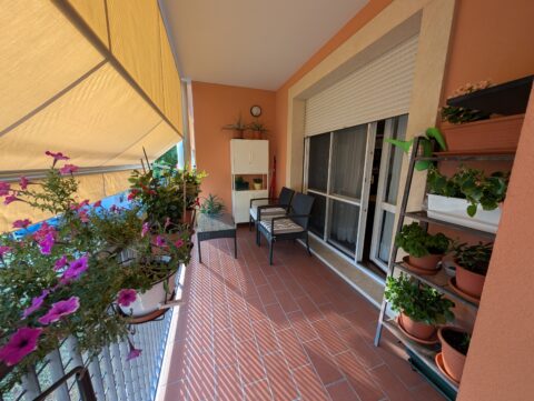 Ampio appartamento con tre camere, due bagni e loggia a Villa Verucchio