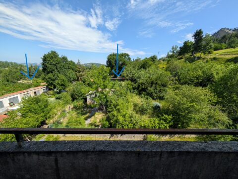 La vista vale il progetto: appartamento con garage, cantina e terreno a Perticara